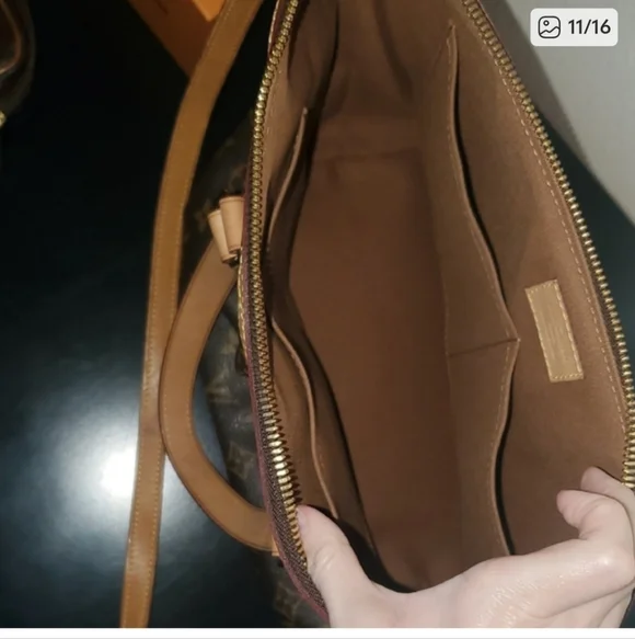 Louis Vuitton Palermo PM Monogram - Picture 8 of 16